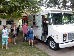 Photo of Food Trucks at Kentucky Shakespeare Festival